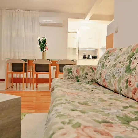 Golf Queen Maria Home2host *