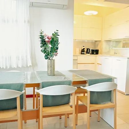 Golf Queen Maria Home2host דירה רזלוג