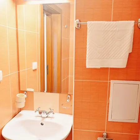 Golf Queen Maria Home2host