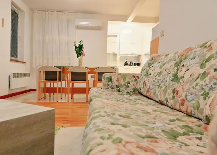 Golf Queen Maria Home2host *